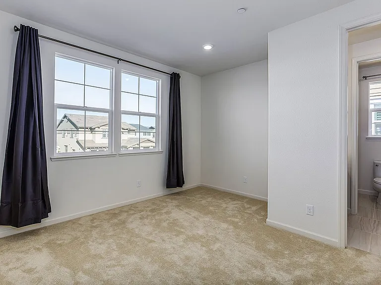 33509 Mustang St — Photo 23