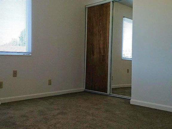 4th image of 265 Lilac Pl