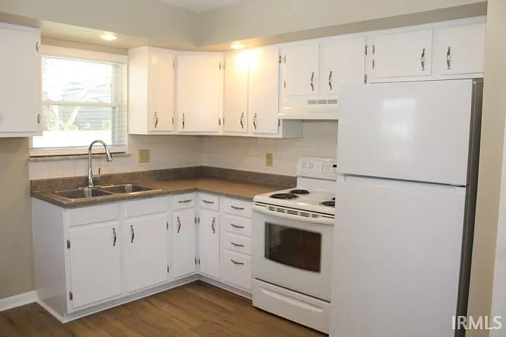 2555 Stanley Ct — Photo 3