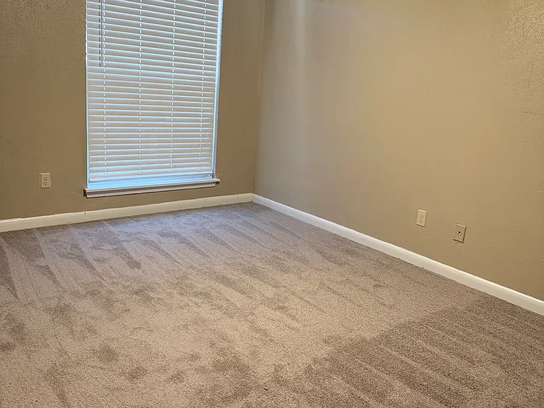Peachtree Apartments — Photo 23