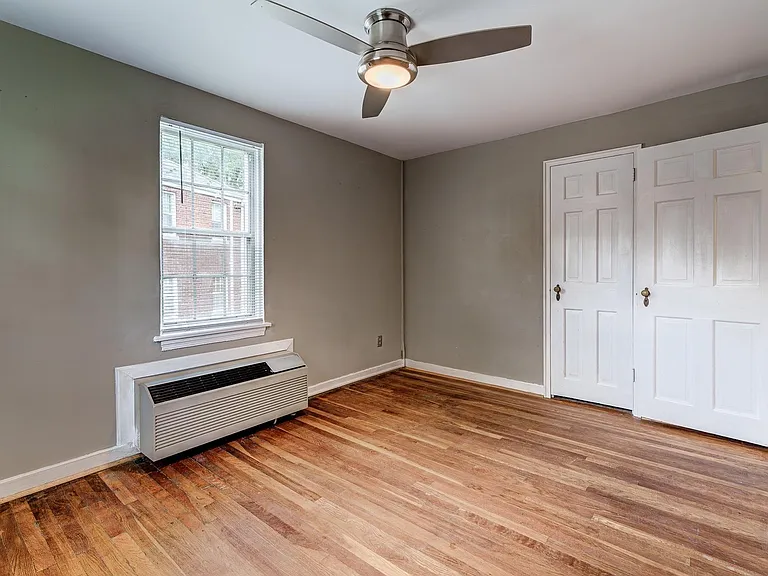 109 E Glebe Rd #C — Photo 5