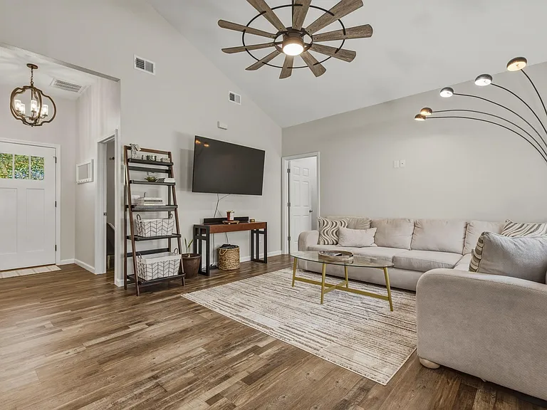 23 Lance Ln — Photo 8