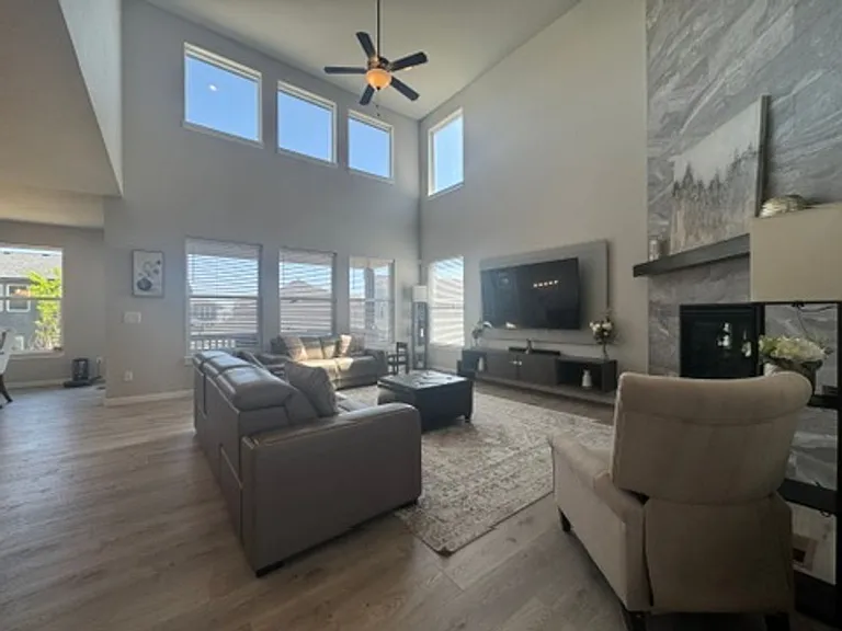 7983 Pennydale Dr — Photo 6