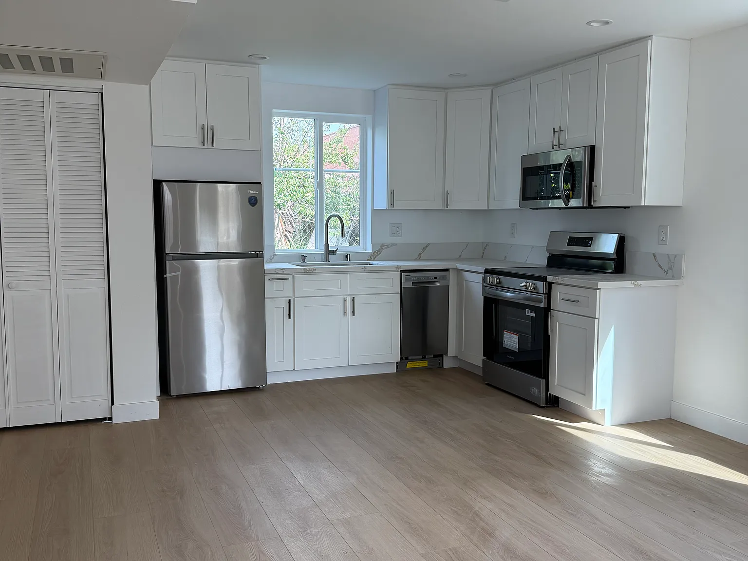 2 bed, 1.5 bath, 850 sqft, $2,785 — Photo 3