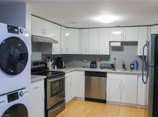 2 Robroy Ct, Brantford, ON N3R 3E3