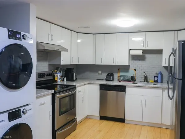 2 Robroy Ct, Brantford, ON N3R 3E3