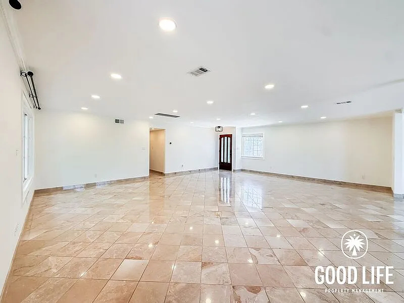 4 bed, 3.0 bath, 2204 sqft, $6,200 — Photo 3