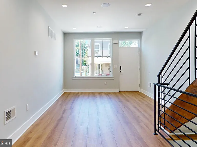 511 N Paxon St — Photo 7
