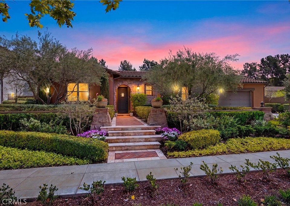 1st image of 8 Gaucho Rd
