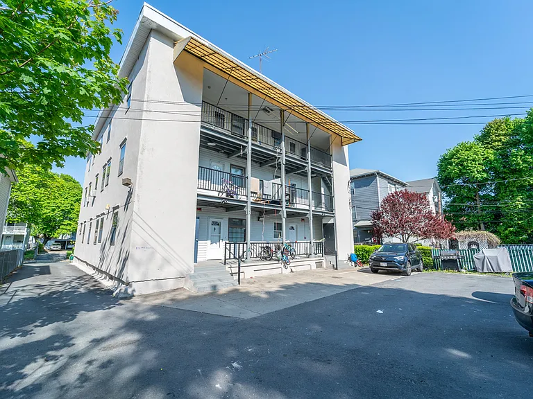 29 Houghton St #4 — Photo 3