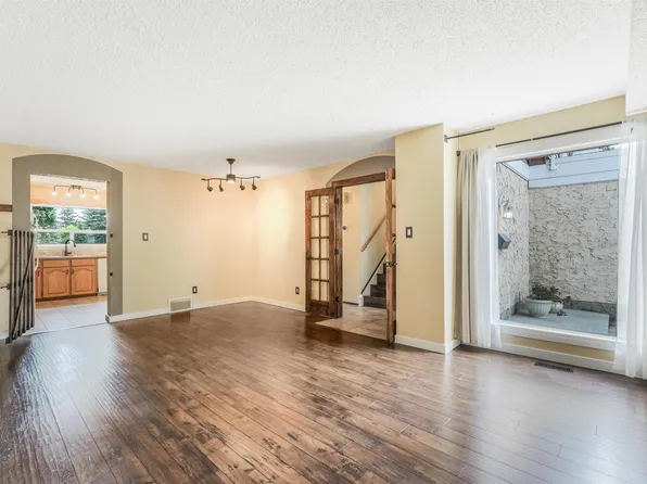 2921 130th Ave NW, Edmonton, AB T5A 3M1