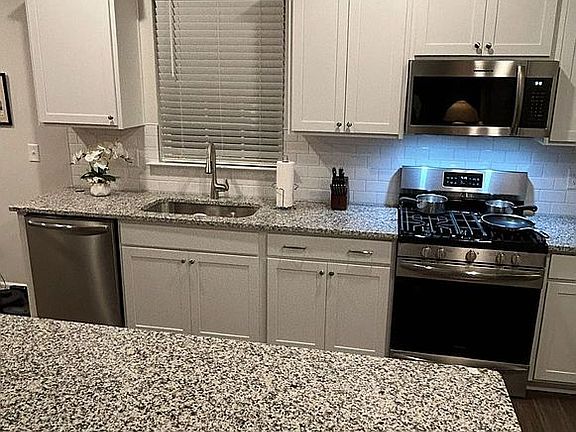 5th image of 166 Backspin Dr