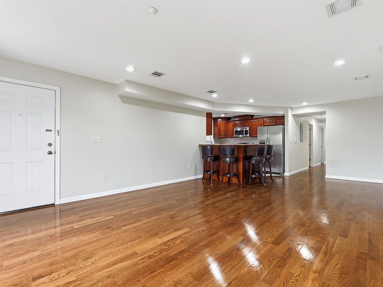 3 bed, 2.0 bath, $4,250 — Photo 2