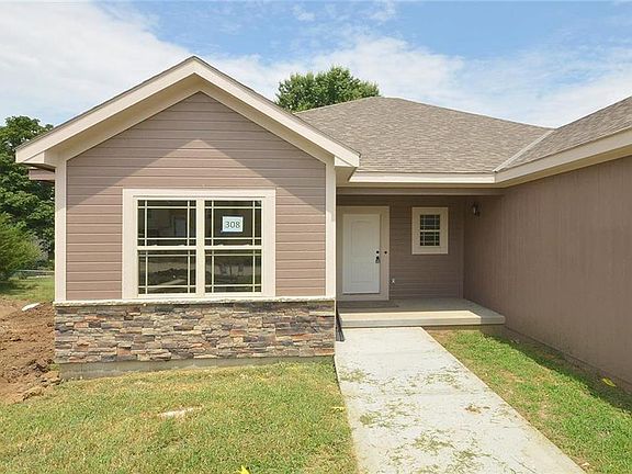 2nd image of 322 Fairview Cir