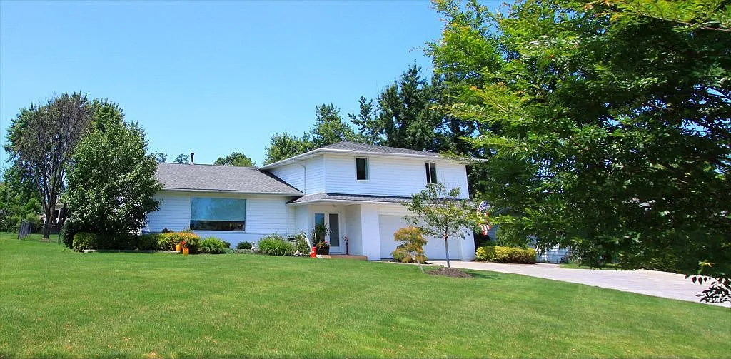 2404 Allen Blvd photo 1