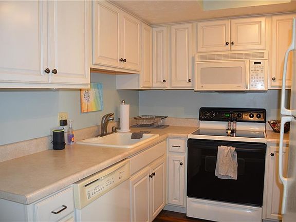 4th image of 208 Deepwood Dr