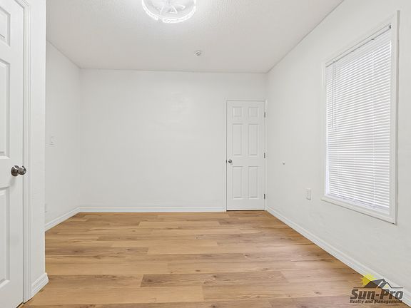 4th image of 213 Live Oak Ave #B