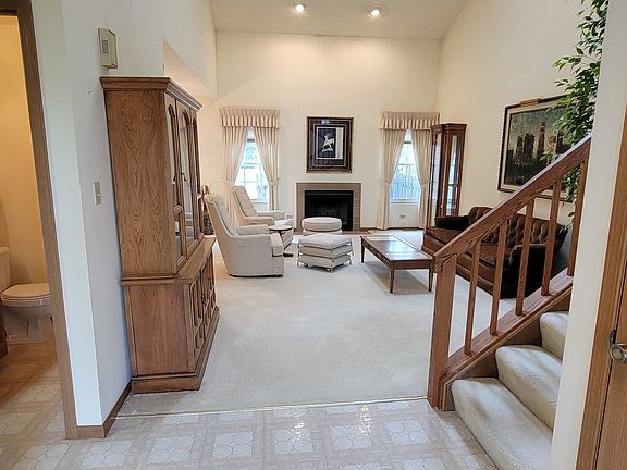 2nd image of 1725 Dumont Ln