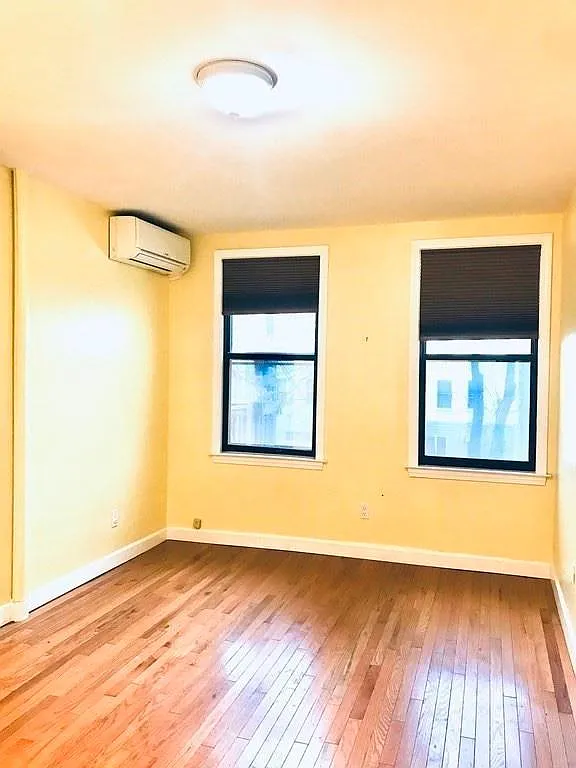 265 Lexington St — Photo 1
