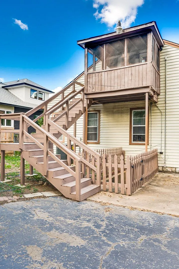 This charming 1920's tudor is walking distance to Martin's BBQ, and to 12 South! — Photo 2
