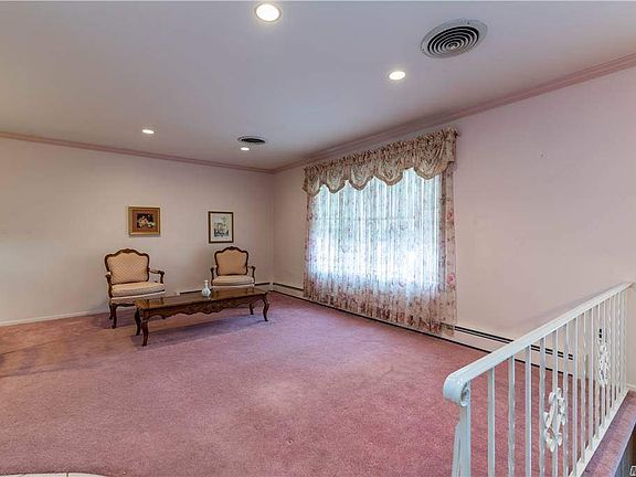 4th image of 91 Carman Ave