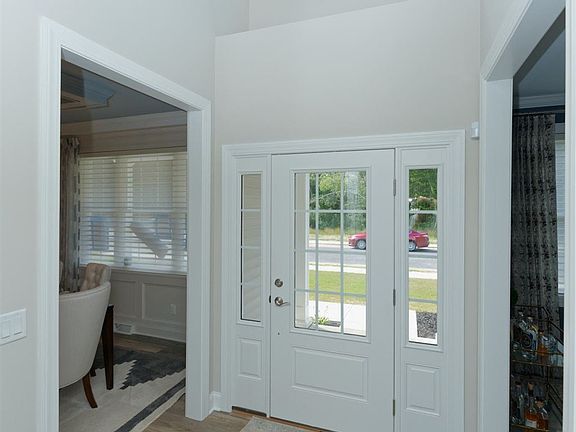 3rd image of 9 Timberline Dr