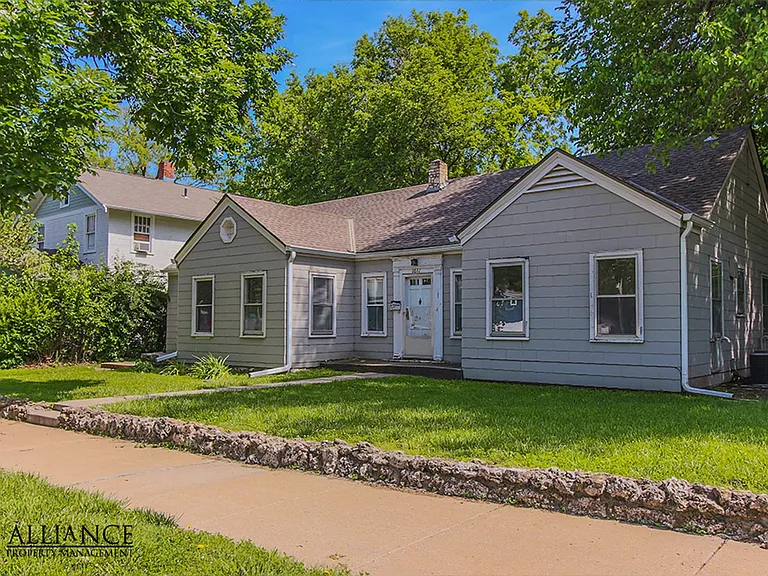 Poyntz Ave. 1609-11 — Photo 19