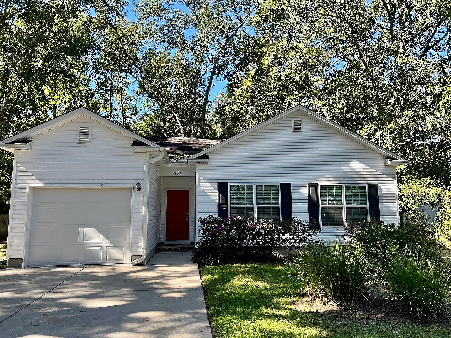 1731 E Avalon Cir — Photo 1