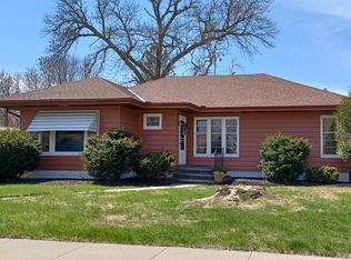 610 N Main St, Winthrop, MN 55396