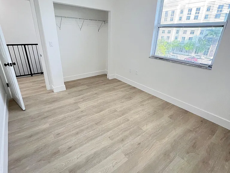 720 NW 61st St #10 — Photo 19