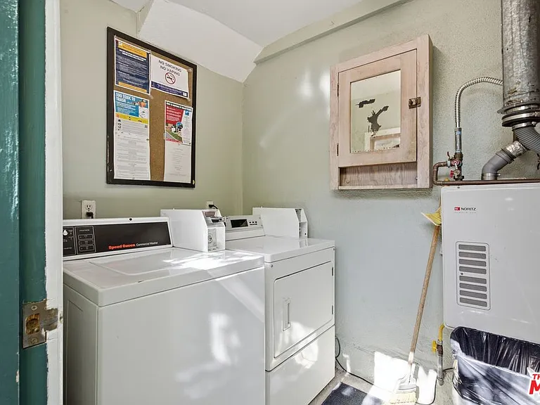 1155 N Clark St #1 — Photo 13
