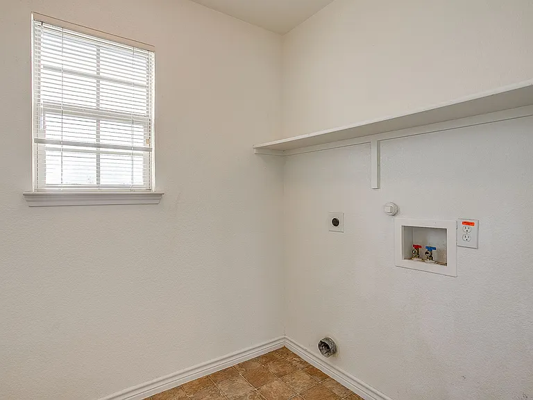 14024 Esperanza Dr — Photo 2