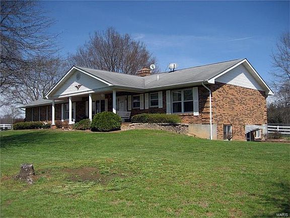 4th image of 823 Burt Ln