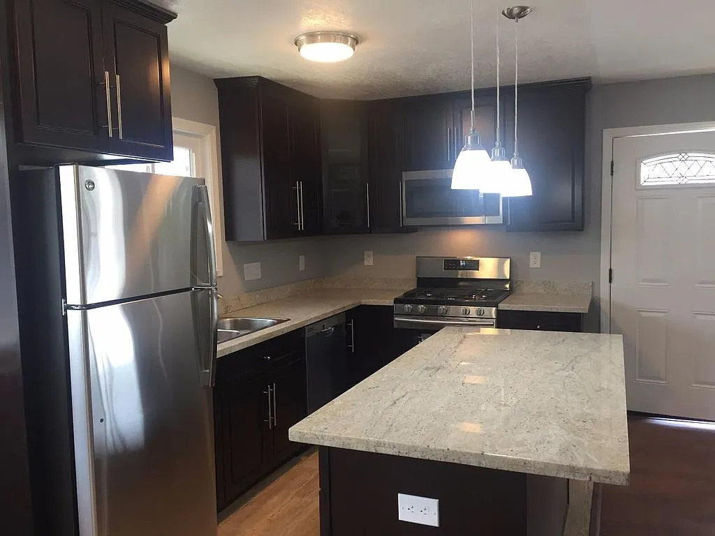 2 bed, 1.0 bath, 798 sqft, $2,750 — Photo 3