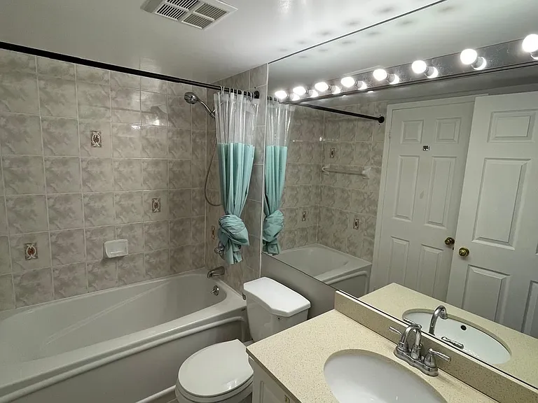 887 Bay St #1009 — Photo 11