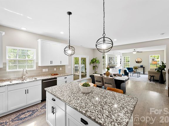 3rd image of 5713 Rehobeth Rd