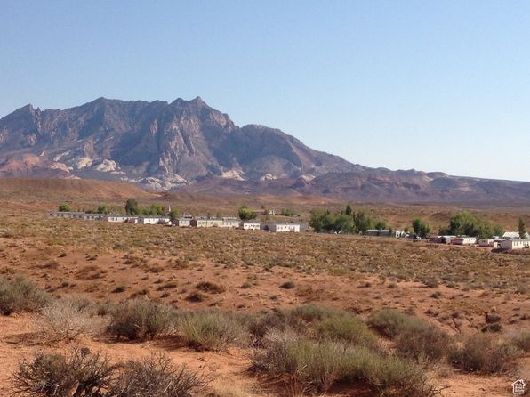 88 N Powell Dr E, Lake Powell, UT 84533