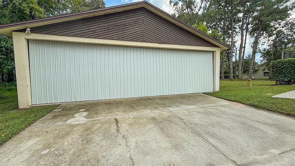 5 bed, 2.5 bath, 2529 sqft, $4,000 — Photo 3