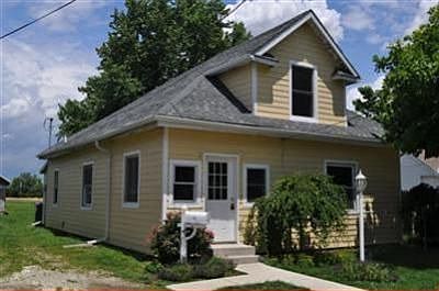 3rd image of 227 E Caroline St