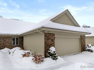 6977 Pinehurst Ln NE, Rockford, MI 49341