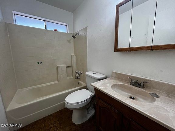 3rd image of 102 W WINSTON Drive