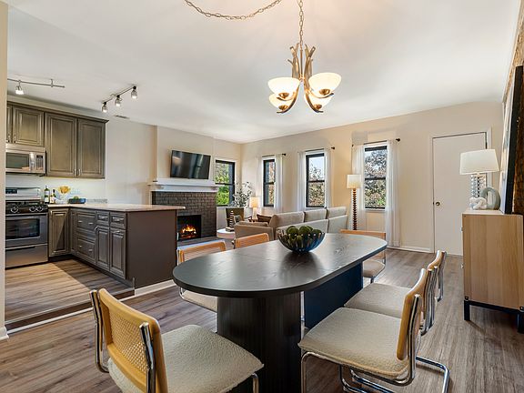 5th image of 824 Hinman Ave APT 3N