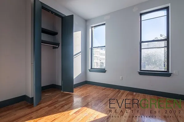 Rented by Evergreen Apartments BK | media 45
