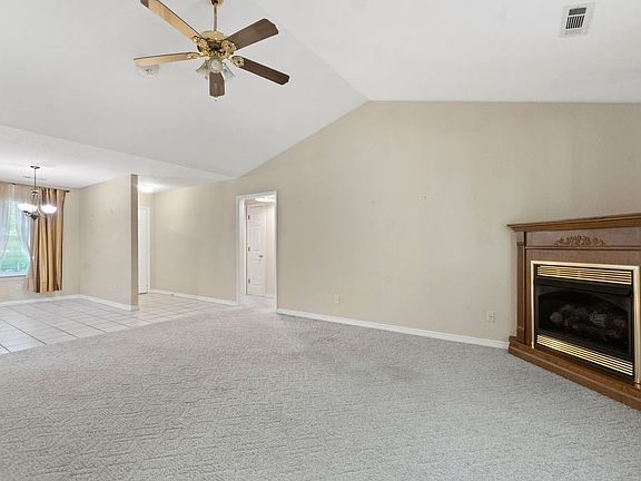 3rd image of 128 Northaven St