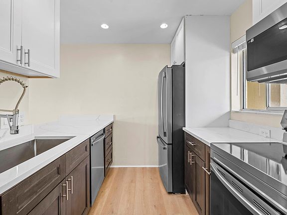 5th image of 830 SW 9th Street Cir APT 204