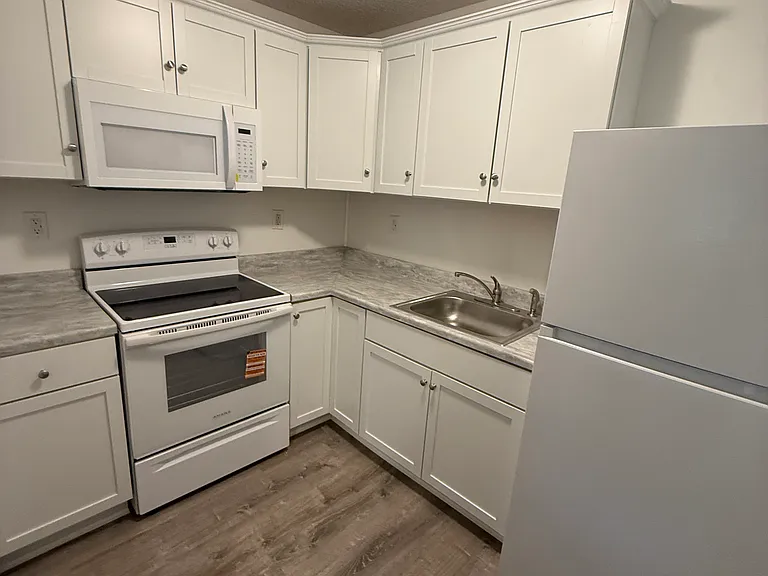 235 Meadow Ave — Photo 2