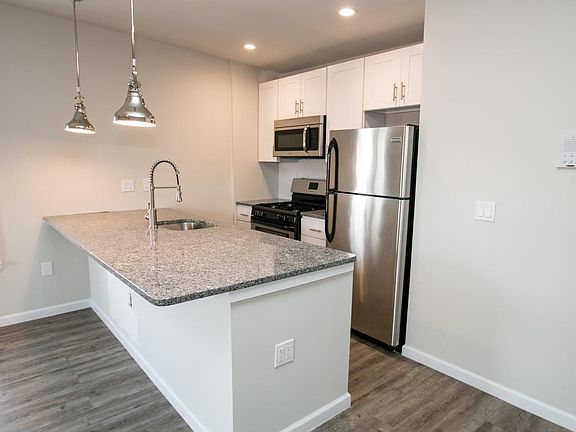 2nd image of 1800 Catharine St #2