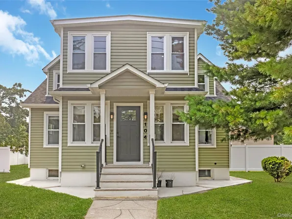 104 N 18th St, Wyandanch, NY 11798