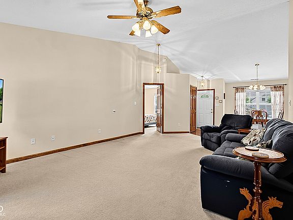 5th image of 1130 Springwater Dr