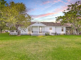 908 Stowell St, Anahuac, TX 77514